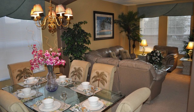 Emerald Island Luxury Castle in Kissimmee, Private Pool, 3 mi to Disney Parks