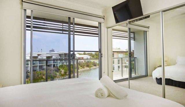 Emerald lakes villa close to stadium