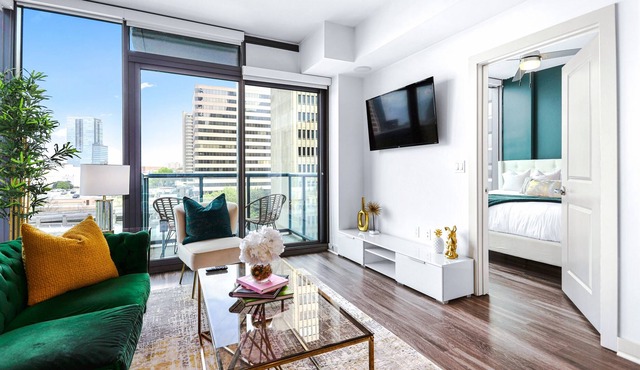 Emerald Lux w/king bed-Buckhead