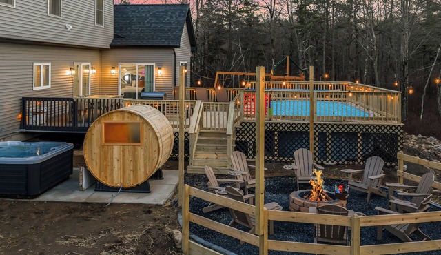 Emerald Luxe Retreat – Lake Hot Tub Sauna