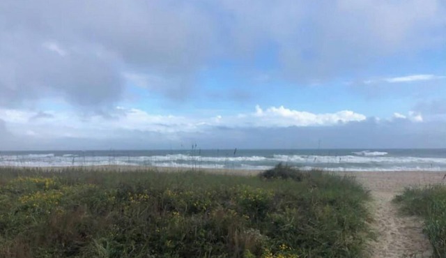 Emerald Mermaid cozy studio apt private beach access including parking & shower