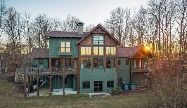 Emerald Overlooking Center Hill Lake