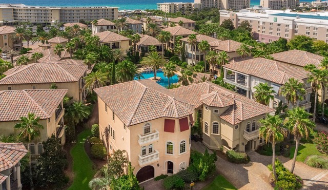 Emerald Palazzo - East Destin, Community Pool, Hot Tub, Steps to the Beach!