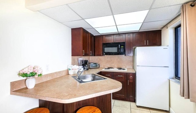 Emerald Seas is an excellent choice for travelers visiting Deerfield Beach,