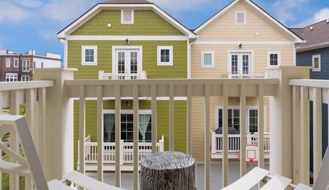 Emerald Shores | Rooftop Deck