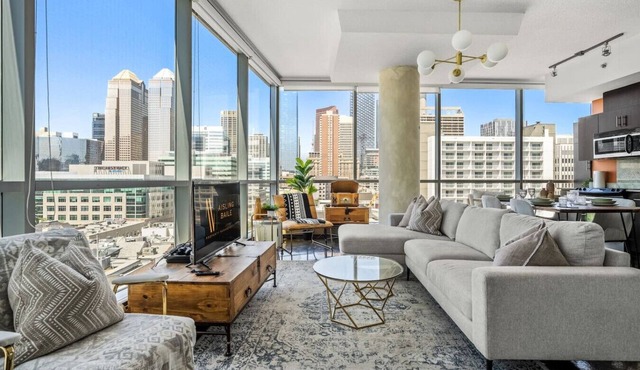 Emerald | Skyline View | UG Park | Pets | King Bed