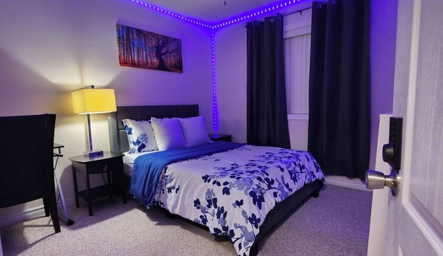Emerald Staycation Suite:Shared washroom (2-1), Street Parking at Owners risk