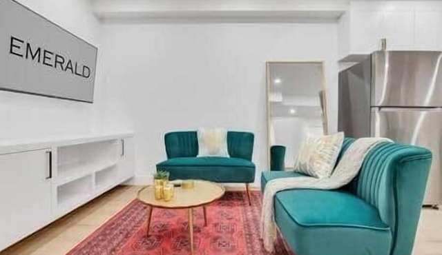 Emerald: Stylish Lower-Suite in Trendy Killarney