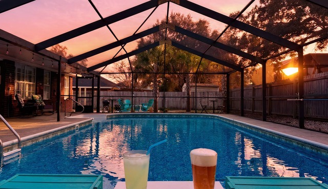 Emerald Waves Hideaway - Free Heated Pool & Gaming