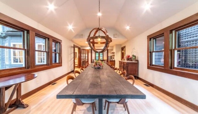 Emerson House Estate near Indiana Dunesnn