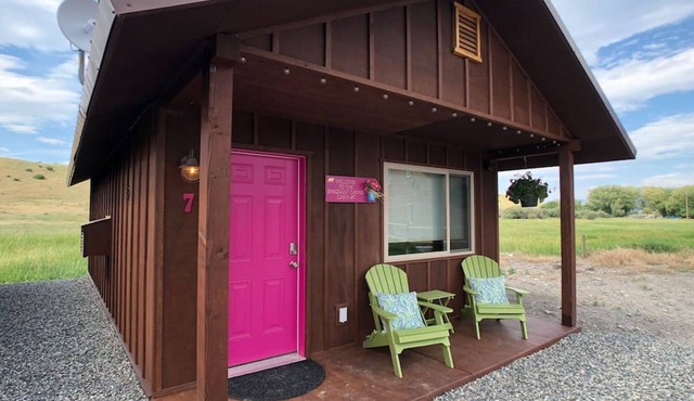 Emigrant Cabins #7- Tiny Cabin in Montana