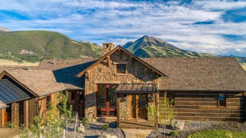 Emigrant Peak Lodge