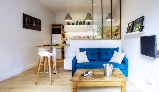 Emile - Face Gares and Business School, Downtown - Recently Renovated