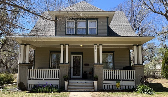 Emilie's Heritage House-Tranquil 1912 Home