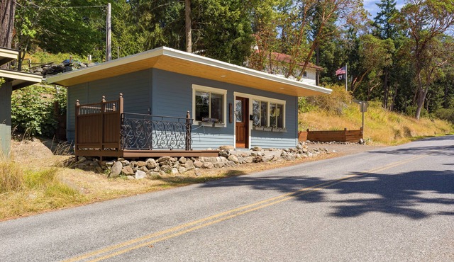 Emily's Cottage at Cayou Channel - Orcas Island