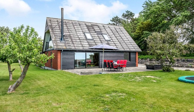 "Emin" - 100m from the sea by Interhome