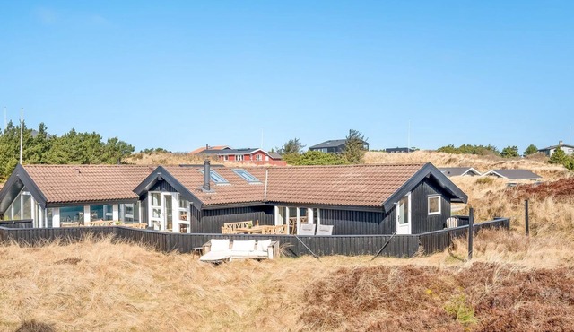 "Emin" - 700m from the sea by Interhome