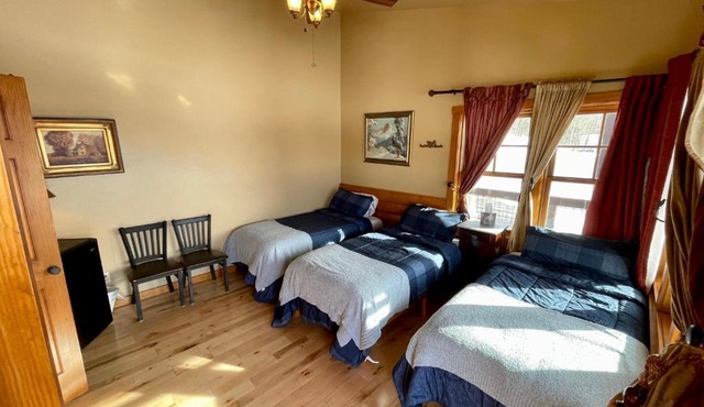EML 8 Hubbard Park Cabin