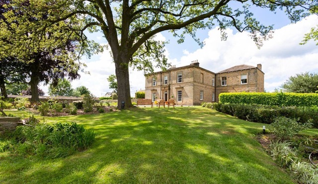 Emley Woodhouse - Seven Bedroom Villa, Sleeps 17