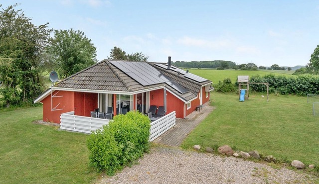 "Emly" - 1.1km from the sea by Interhome