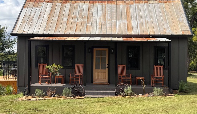 Emma Sue-walking distance to Red River Station