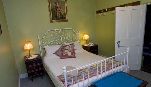 Emma Tiver Heritage Cottage -restored Miner's Cottage - step back to circa 1856