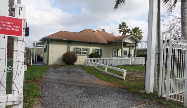 EMMA’S COTTAGE; WATERFRONT FISHING PIER