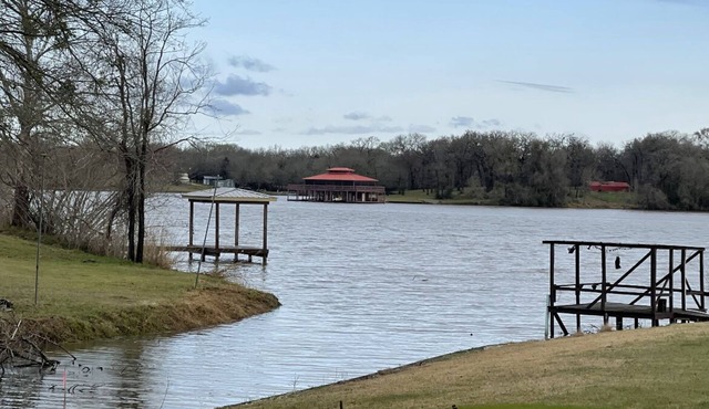 Emma’s Hideaway Country living with private dock