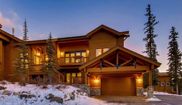 Emmett's Peak in Breck | Private Hot Tub, Mountain Views, 5min drive to Slopes/Downtown