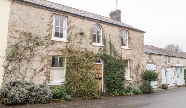 EMMIES, pet friendly, character holiday cottage in Preston