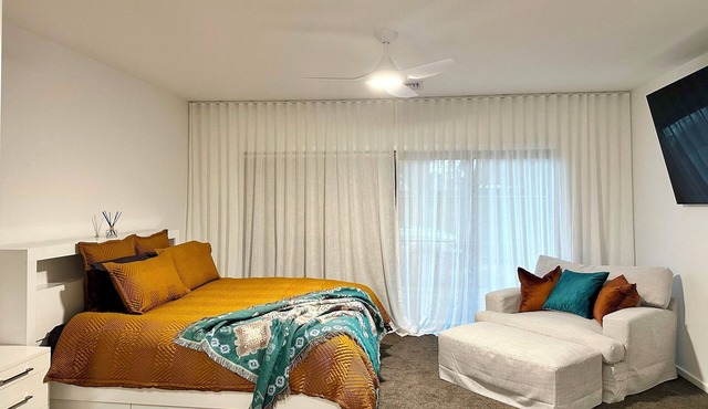 Emmylou Escape - Sleeps 16