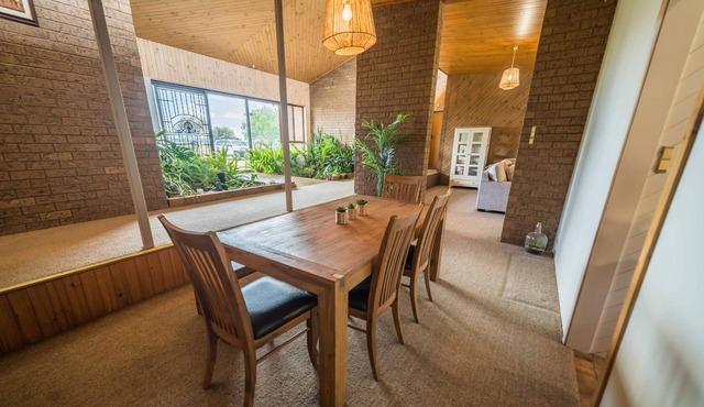 Emohruo Downs Luxury Retreat on 80 Acres