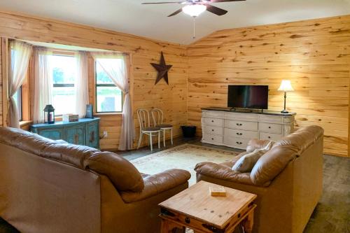 Emory Escape w/Pond Access < 13 Mi to Lake!