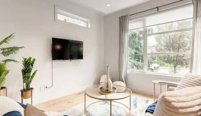 Empire: Upscale 4 Bedroom in Trendy Marda Loop - Garage, A/C