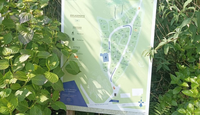 Emplacement nu sur Petit Camping Familial en Pleine Nature Près des Plages