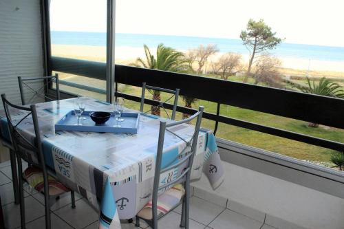 Emplacement idéal pour ce T2 cabine face à la mer -Parking-Wifi-6PC237