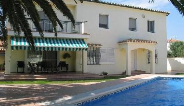 Empuriabrava: Luxury House with garden