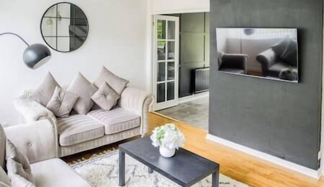 Emscote Green Modern 4 Bed Solihull House