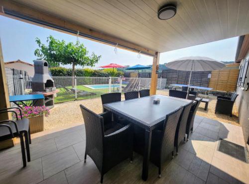 En Ardèche, maison de vacances l'Odyssée climatisée avec sa piscine privée et chauffée