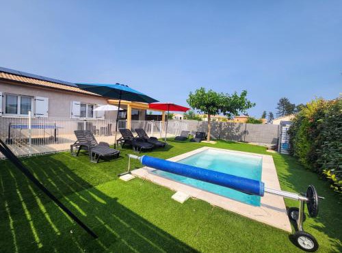 En Ardèche, maison de vacances l'Odyssée climatisée avec sa piscine privée et chauffée