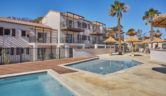 En bord de mer + piscine | T3 pour 8