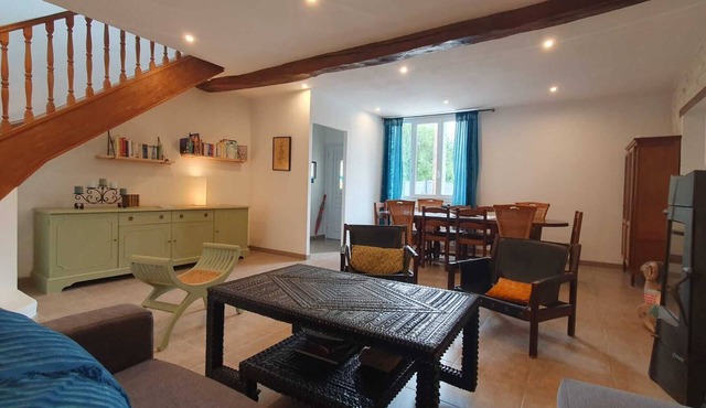 EN FAMILLE OU ENTRE AMIS ENTRE LYON ET PARIS SUR A6 - Pets welcome