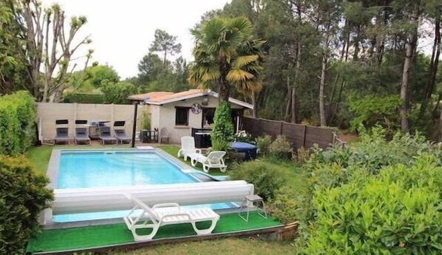 En lisière de forêt avec piscine privative