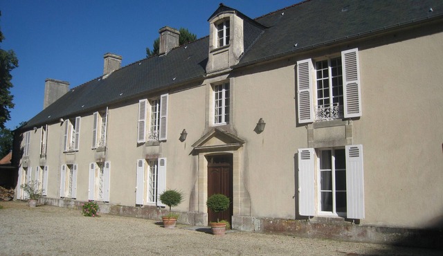 En Normandie, Manoir Situé à 1km de la Plage de Débarquement de Gold Beach