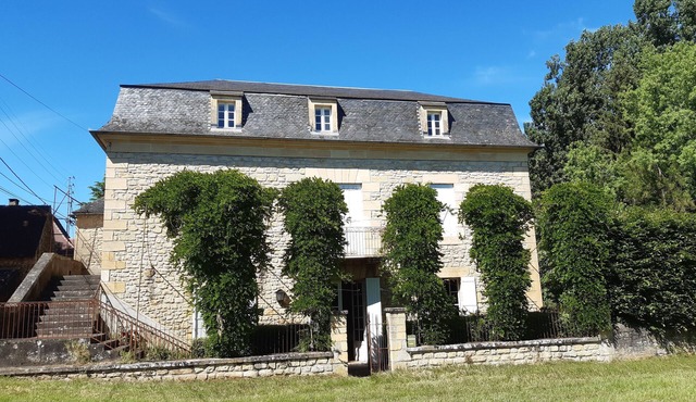 En Périgord Noir, Location D'une Belle Maison 10 Personnes Avec Piscine Privée