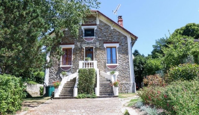 En Plein Cœur du Vexin, Appartement en Rez-de-jardin Dune Meulière Typique