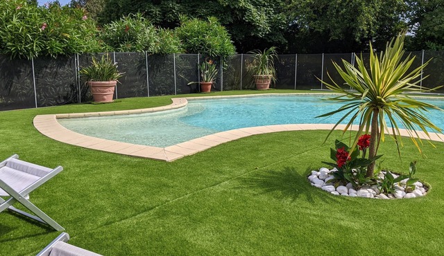 En Rouger, Le Lavande gîte (2 bedrooms, air conditioned, heated pool, sauna)