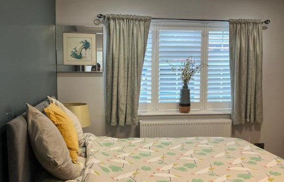 En-suite Double Room - Private Entrance & Free Parking