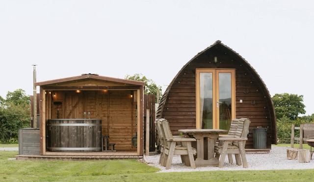 En-suite Wooden Cabin With Hot Tub