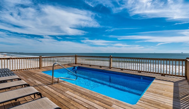 Encantado | Beachfront, private pool, pets welcome
